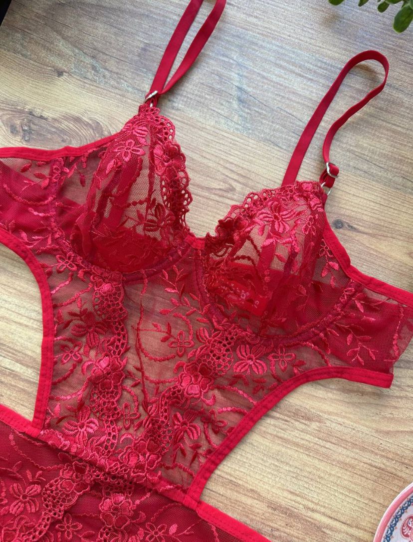 Dallı Çiçekli Kırmızı Tül Bodysuit