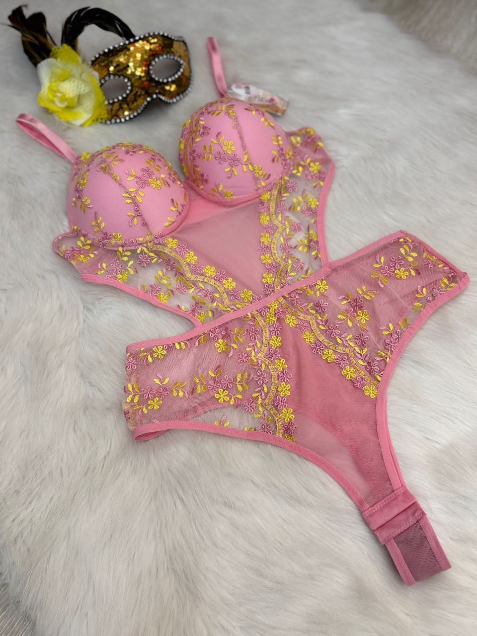 Pembe Üzerine Sarı Çiçek İşlemeli Dolgulu Bodysuit