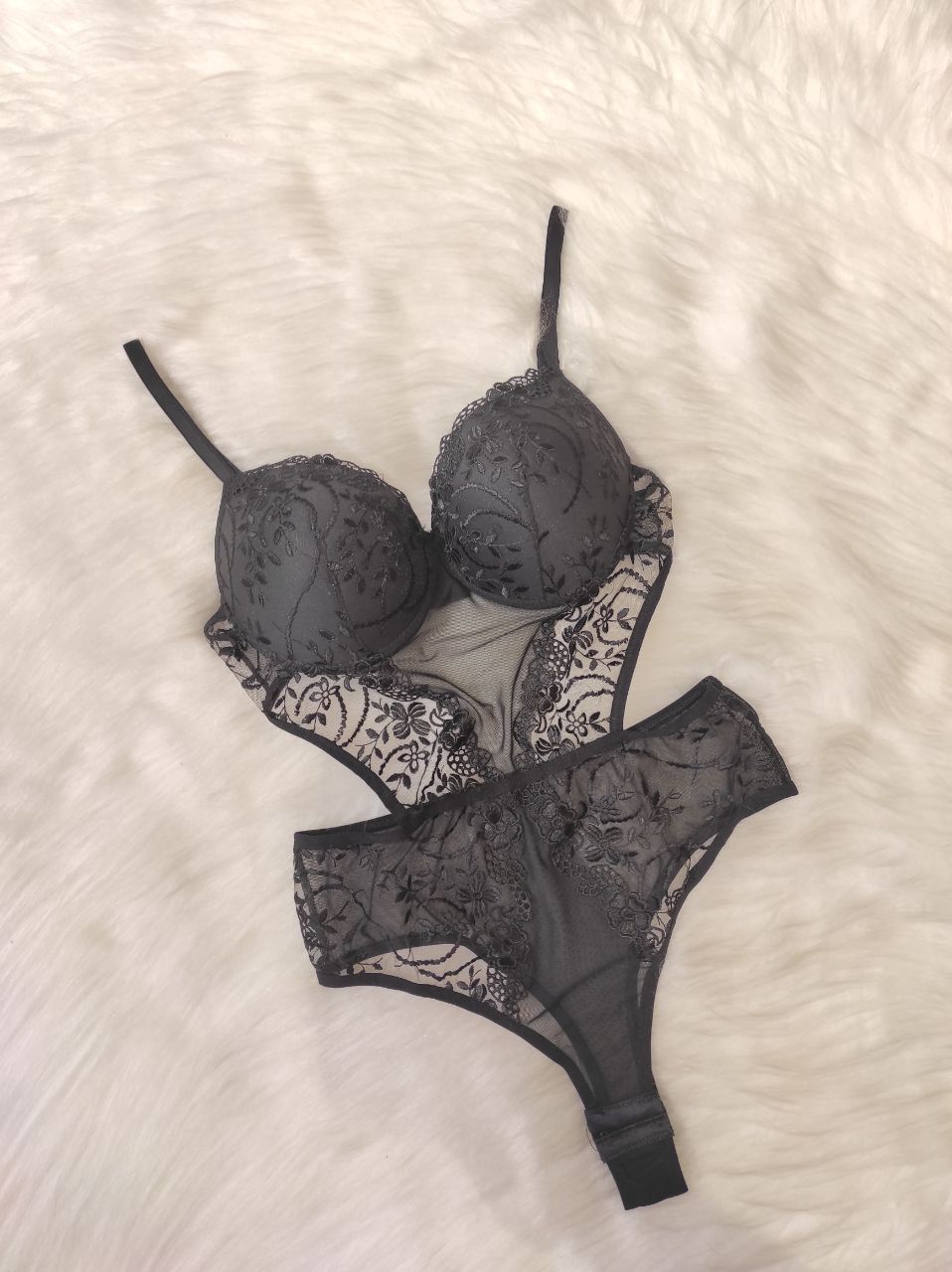 Siyah Dantelli Dolgulu Bodysuit